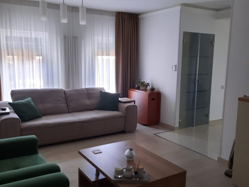 Ilfov, Casa de vanzare plus spatiu comercial