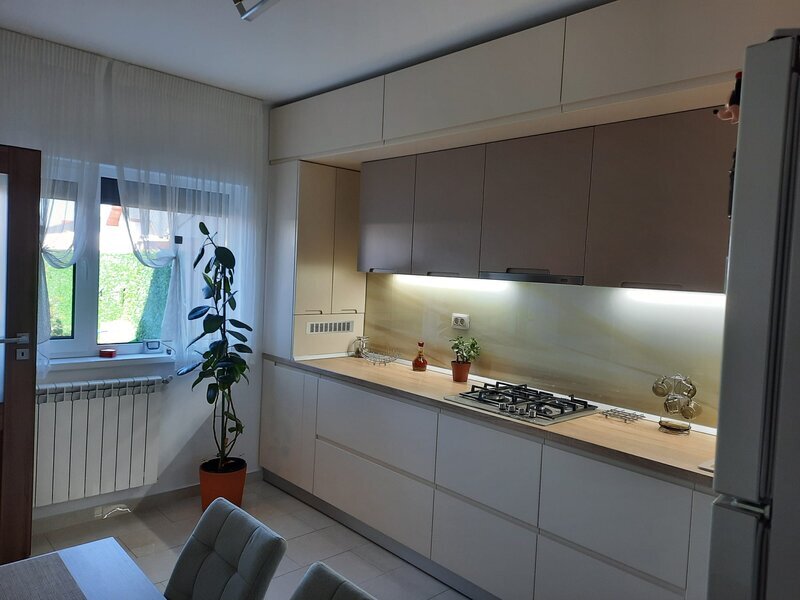 Ilfov, Casa de vanzare plus spatiu comercial